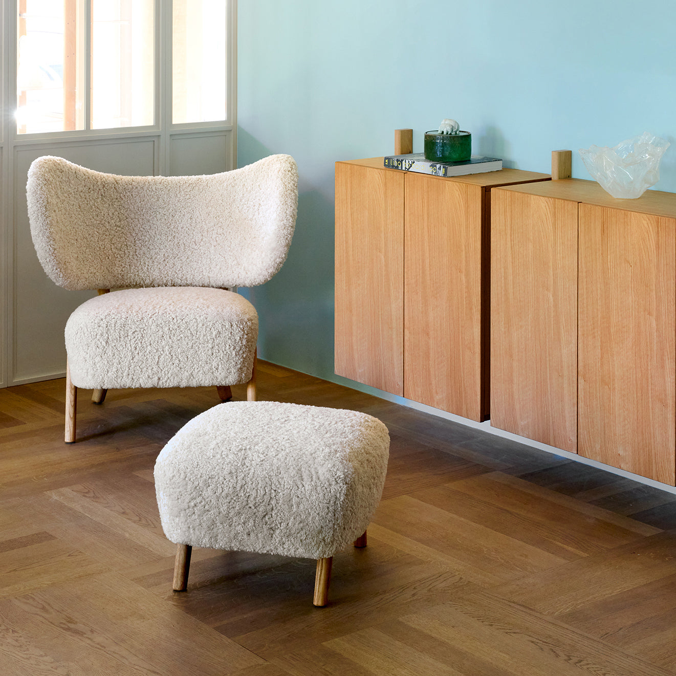 TMBO Lounge Chair with Pouf